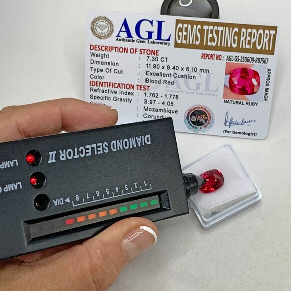 Elegant Red Gemstone ruby - Picture 3 of 13